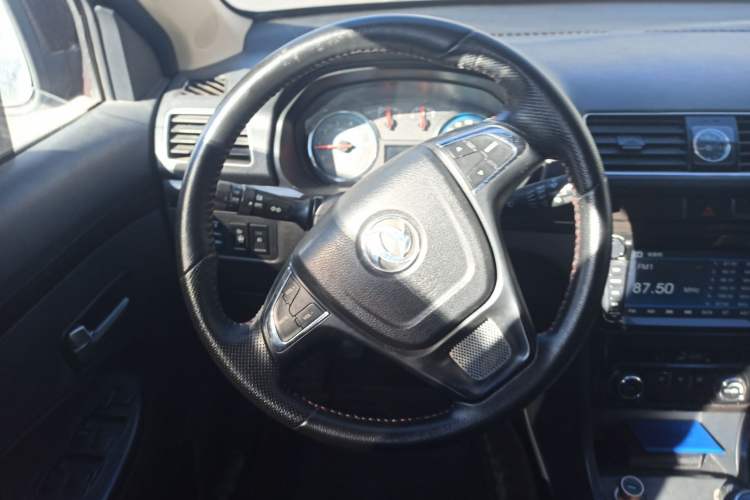 Used Dongfeng Fengon 370 2016 1.5L Manual Luxury Version SFG15-05 7 Seats