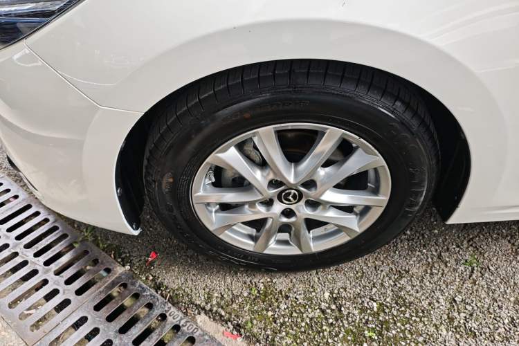 Used Mazda 3 Axela 2017 Sedan 1.5L Automatic Luxury Model Emission Standard China V