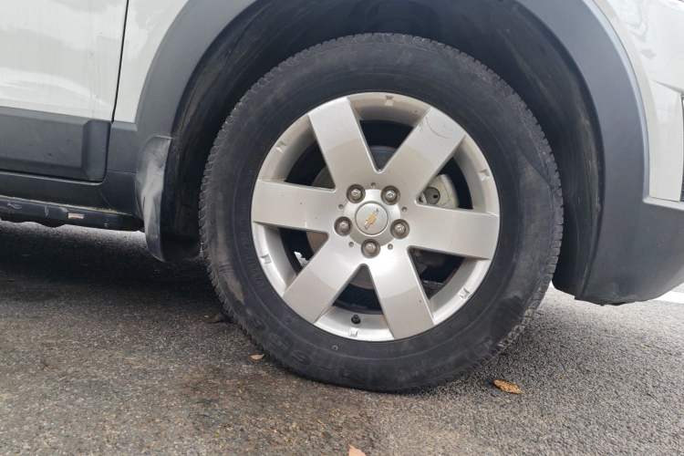 Used Chevrolet Captiva 2014 2.4L 4x4 Luxury Edition 5 Seats Right Front Wheel Hub