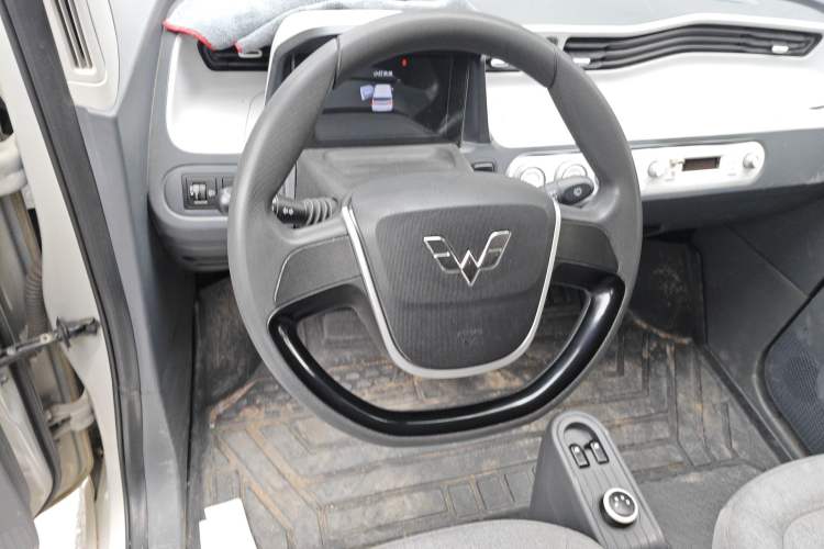Used Wuling Hongguang MINIEV 2022 Macaron Premium Model – Lithium Iron Phosphate Steering Wheel
