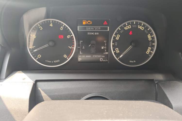 Used Land Rover Discovery 2015 3.0 SC V6 HSE Odometer Close Up