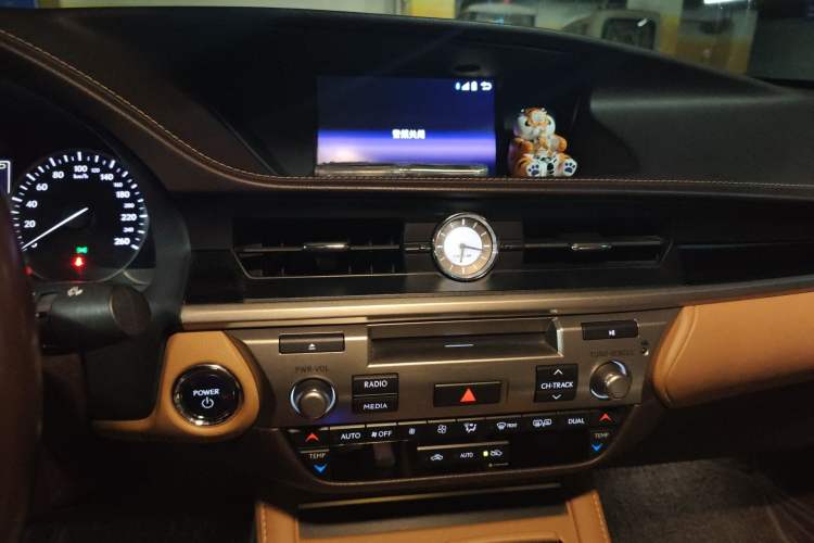 Used Lexus ES 2017 300h Mark Levinson Comfort Edition
