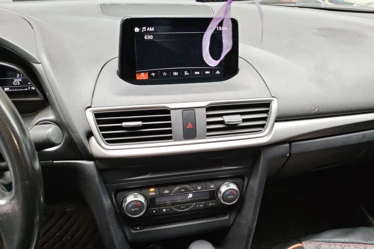 Used Mazda 3 Axela 2017 Sedan 1.5L Automatic Luxury Model Emission Standard China V Audio And AC Panel