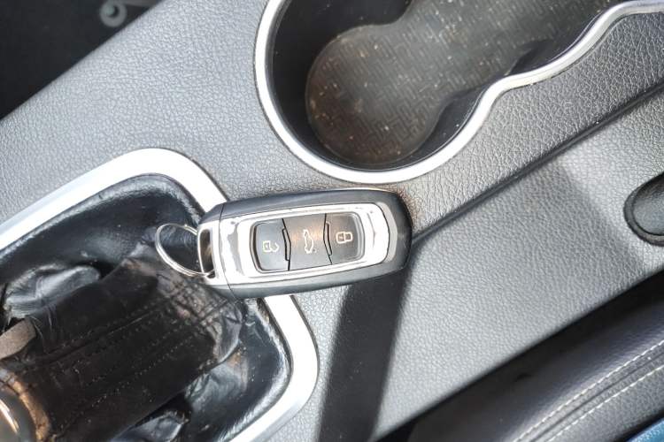 Used Geely Auto Vision X6 2016 1.8L Manual Luxury Model
