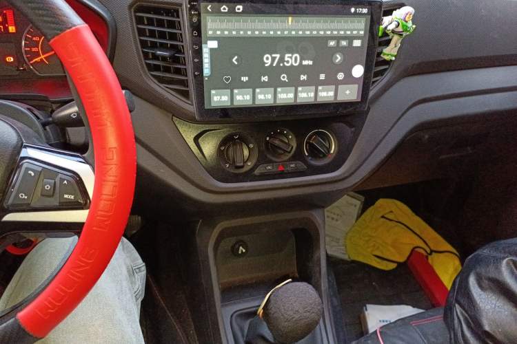 Used Wuling Hongguang V 2022 1.5L Jingqu Edition Electric-Assist LAR Audio And AC Panel