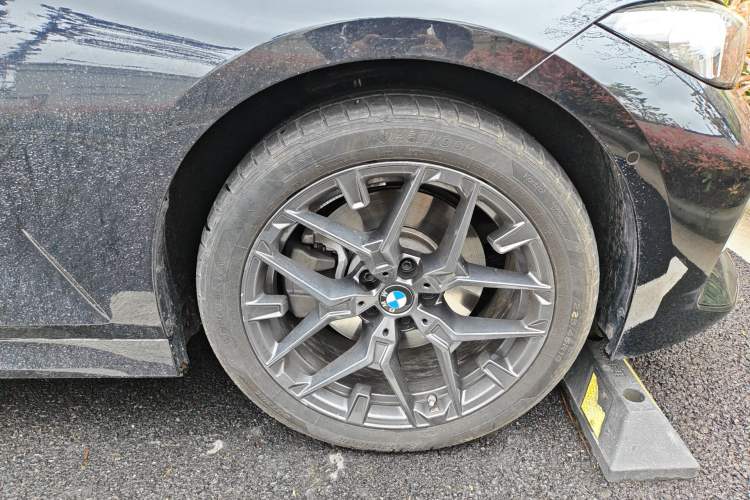 Used BMW 3 Series 2025 330Li M Sport Shadowline Package Right Front Wheel Hub