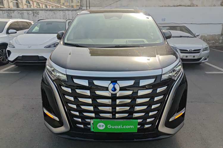 Used Denza D9 2022 DM-i 970 Four-Wheel Drive Flagship Model Front