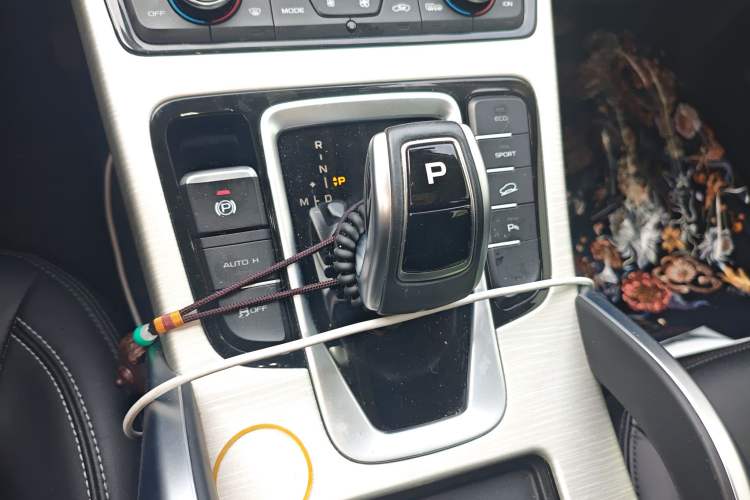 Used Geely Auto Emgrand X7 Sport 2020 1.8TD DCT Two-Wheel Drive Smart Connect 4G-Enabled Version