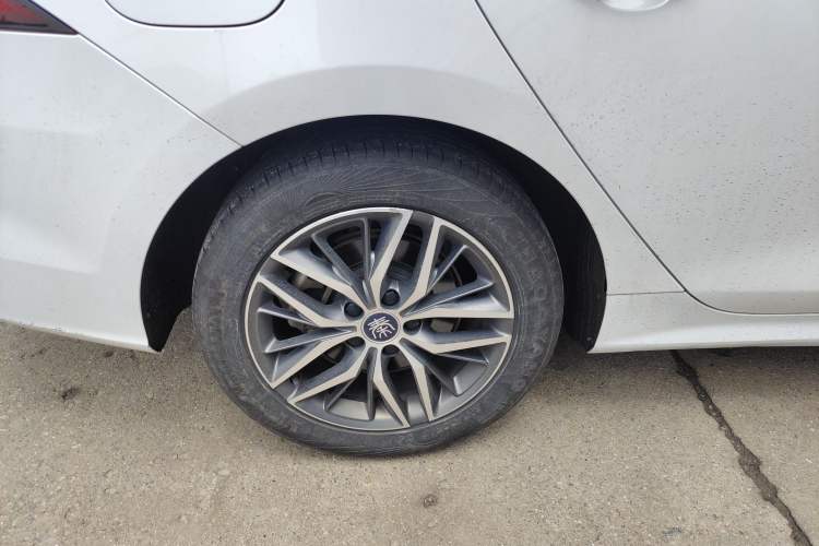 Used BYD Qin PLUS 2021 EV 500KM Premium Model Right Rear Wheel Hub