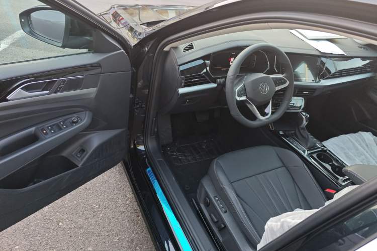 Used Volkswagen Passat 2026 Model, Outstanding 380TSI Xingkong Longteng Edition Driver Seat