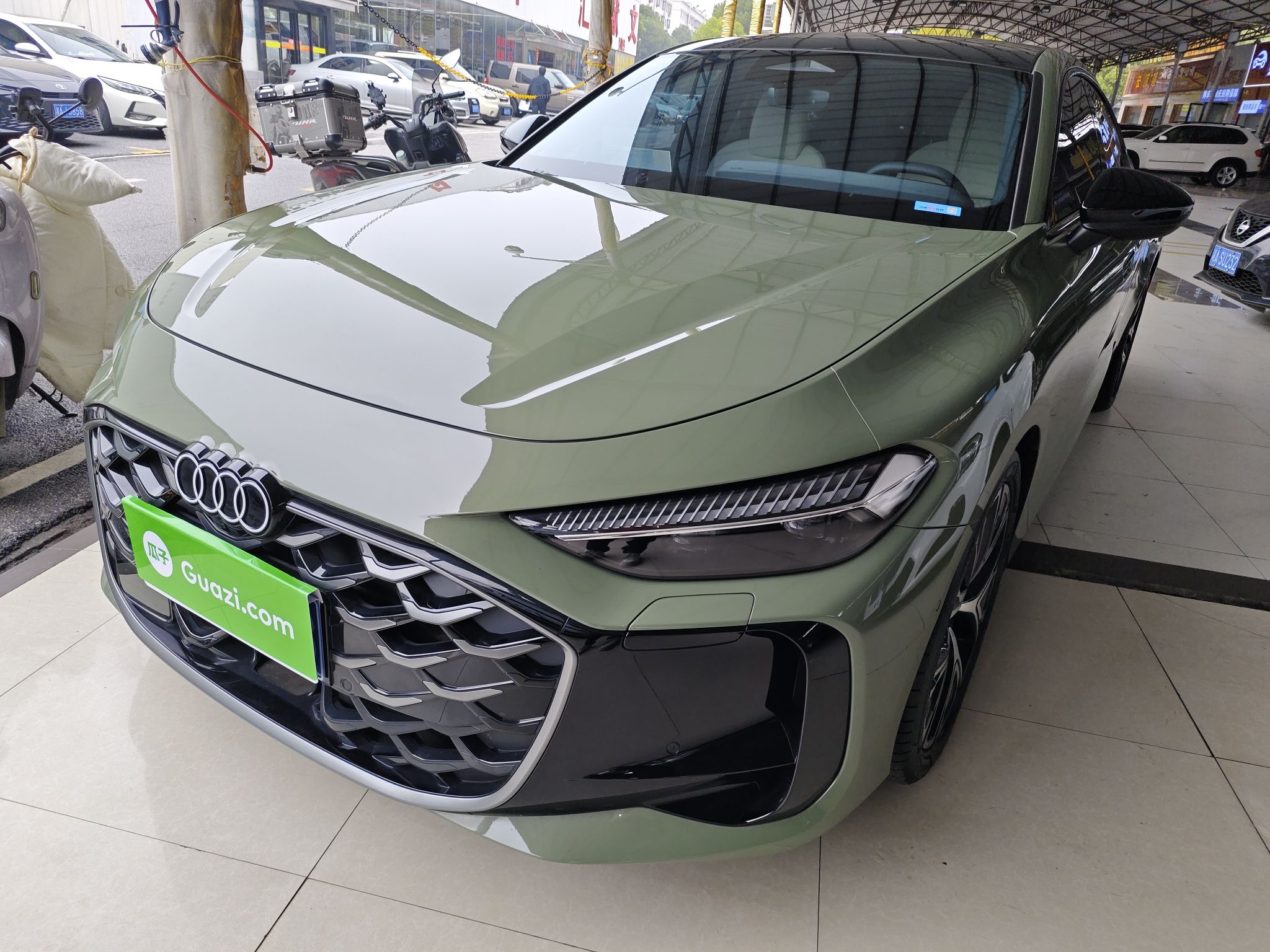 Под передней частью автомобиля