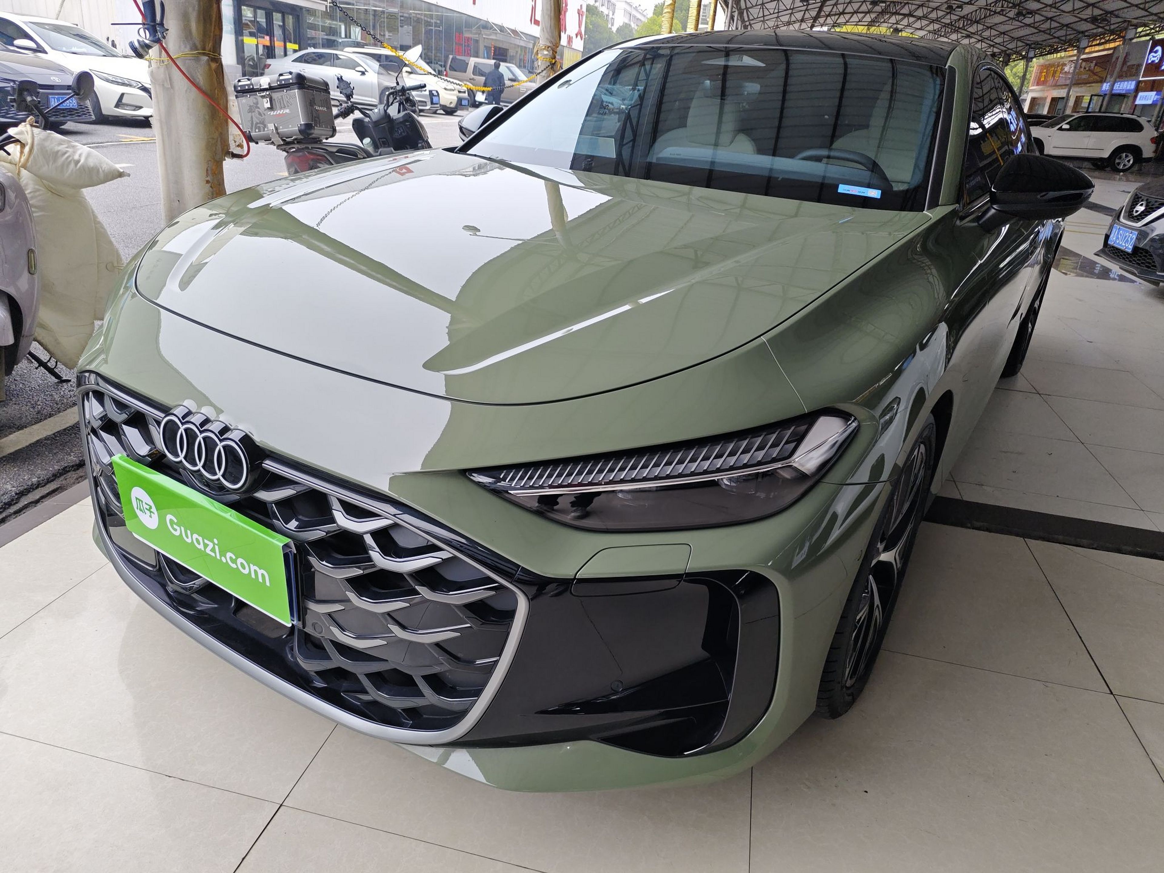 Под передней частью автомобиля