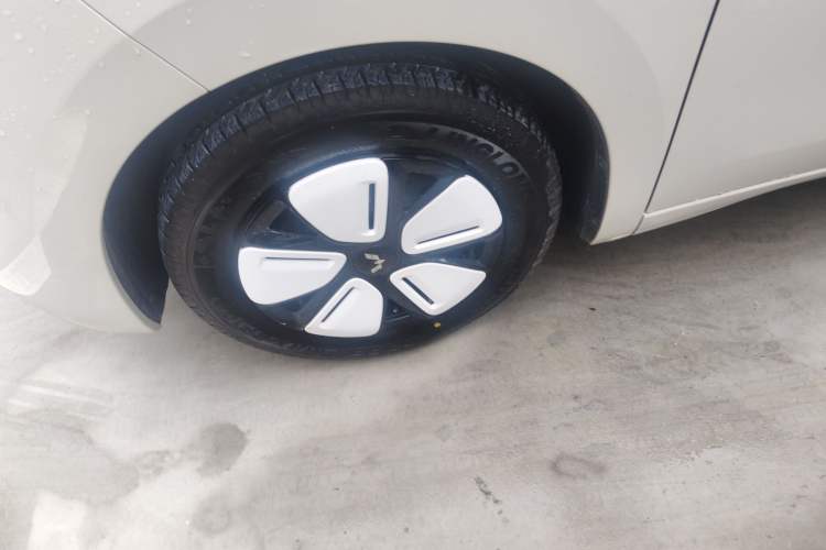 Used Wuling Hongguang MINIEV 2025 Four-Door Version Advanced Edition Left Front Wheel Hub