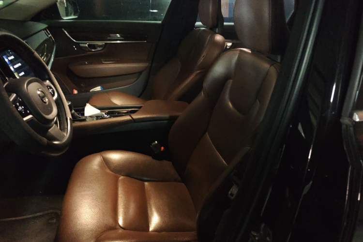 Used Volvo S90 2018 T4 Zhiyuan Edition
