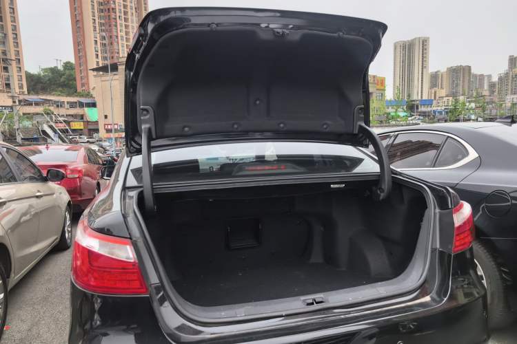 Used CHANGAN Raeton 2014 1.8T Automatic Prestige Anniversary Edition China IV Standard