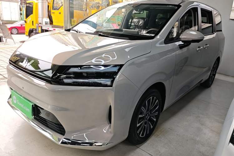 Used Wuling Starlight 730 2025 Model Pure Electric 500km Luxury Edition