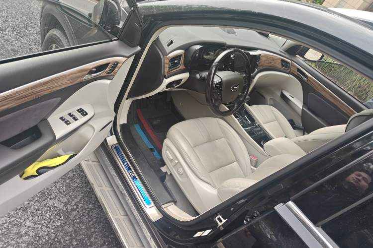 Used GAC Trumpchi GS8 2017 320T Two-Wheel Drive Luxury Smart Connectivity Version (7 Seats)
