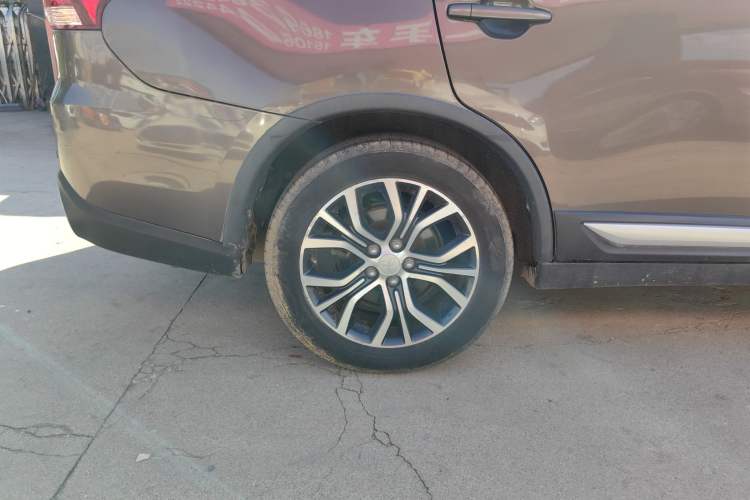 Used Mitsubishi Outlander 2017 2.0L Two-Wheel Drive Glory Edition 5 Seats