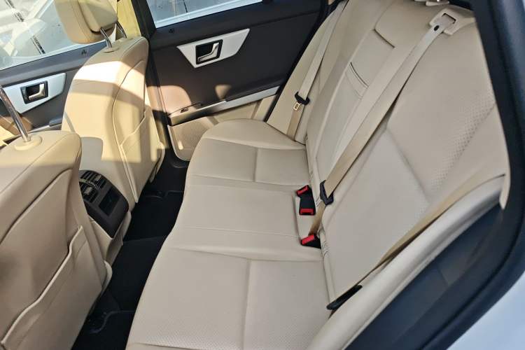 Used Mercedes-Benz GLK-Class 2013 GLK 300 4MATIC Dynamic Sunroof Model