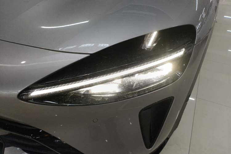 Used Xiaomi Auto YU7 2025 Ultra-Long Range Rear-Wheel Drive Version Left Front Headlight