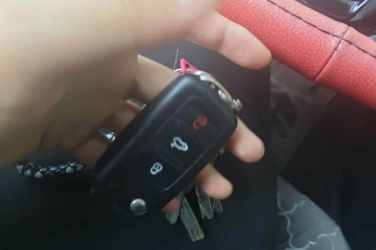 Used Volkswagen Sagitar 2015 230TSI Automatic Luxury Model Vehicle Key