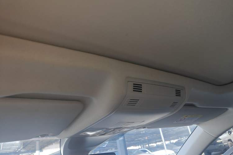 Used Volkswagen Tayron 2023 330TSI Two-Wheel-Drive Luxury Plus Advanced Version Headliner