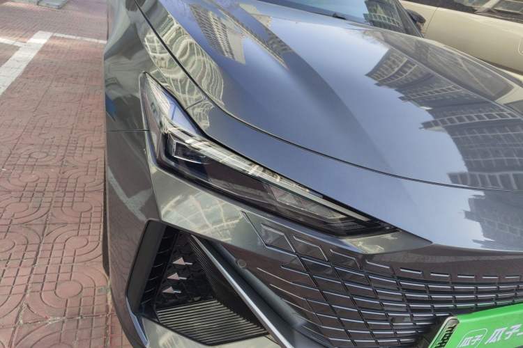 Used Changan UNI-V iDD 2023 ZhiDian iDD 1.5T 113km Smart & Fun Version