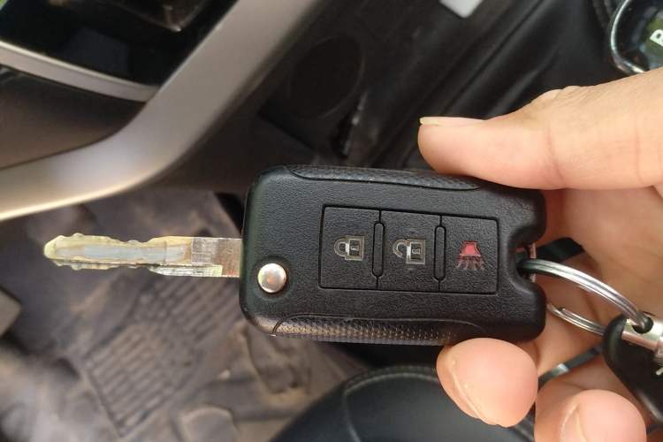 Used Dongfeng Ruichi 6 2020 2.3T Manual Two-Wheel Drive Diesel Standard Version China VI Emission Standard with Long Cargo Bed M9T Vehicle Key