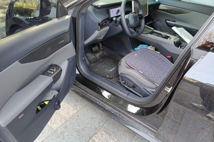 Used Lynk & Co 07 2024 EM-P 126 Long-Range Halo
