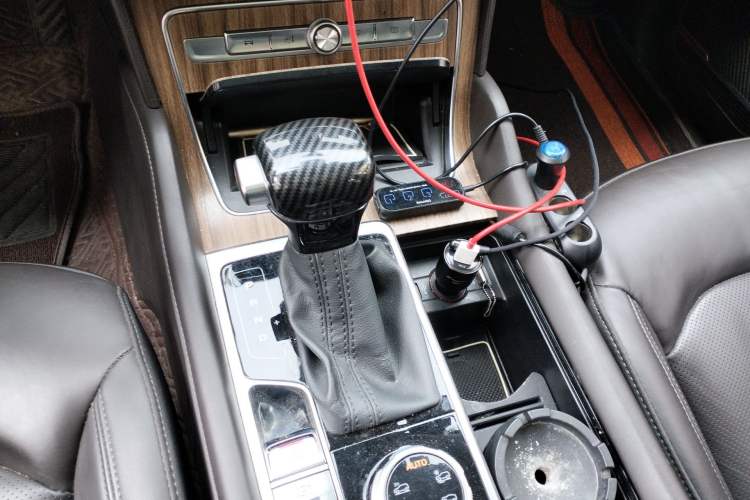 Used Roewe RX8 2018 30T Smart Connectivity All-Wheel Drive Supreme Edition Gear Lever