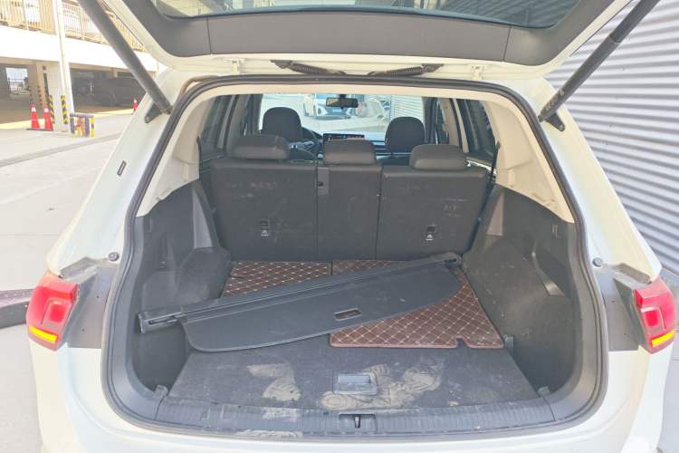 Used Volkswagen Tiguan L 2023 330TSI Automatic Two-Wheel Drive Smart Edition Trunk