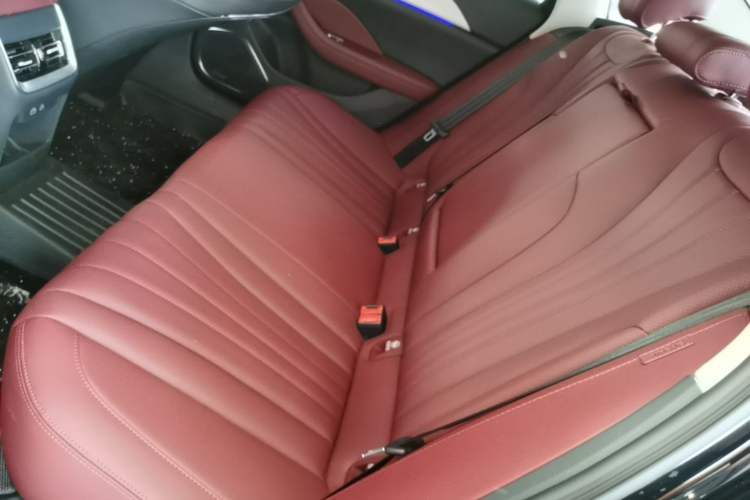 Used Hongqi H5 2025 2.0T Automatic Flag Edition – 500 000 Units Commemorative Version