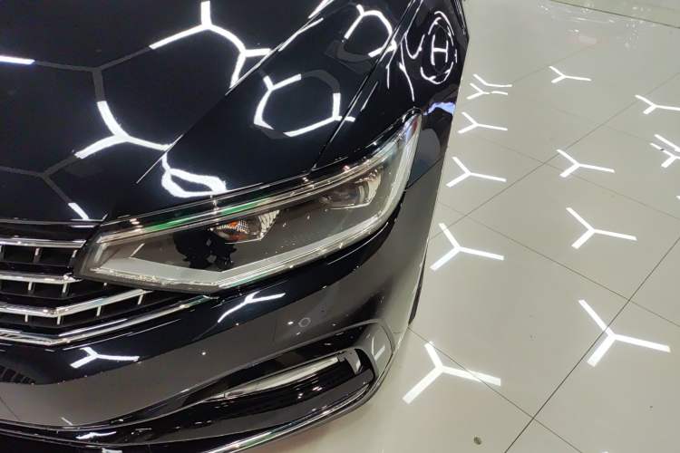 Used Volkswagen Magotan 2023 2 Million Units Limited Edition 330TSI DSG Leading Version
