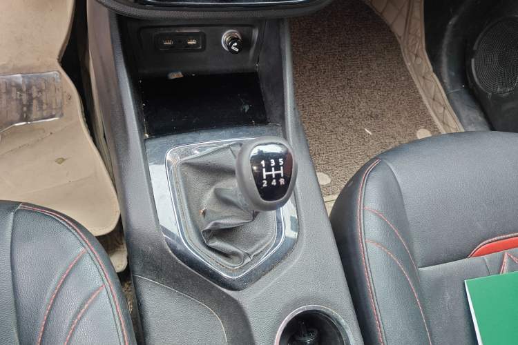 Used Soueast DX3 2018 1.5L Manual Flagship Edition Gear Lever