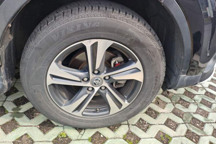 Used Toyota RAV4 2015 2.0L CVT Two-Wheel Drive Fashion Edition
