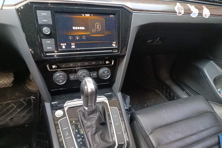 Used Volkswagen Magotan 2019 330TSI DSG Luxury Version China VI Standard Audio And AC Panel