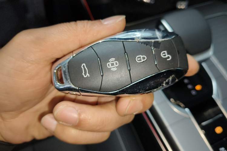 Used Hongqi HS7 PHEV 2024 2.0T PHEV Four-Wheel Drive Flagship Edition 6 Seats Vehicle Key