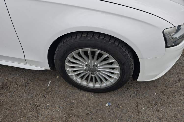 Used Audi A4L 2016 35 TFSI Automatic Comfort Model Right Front Wheel Hub