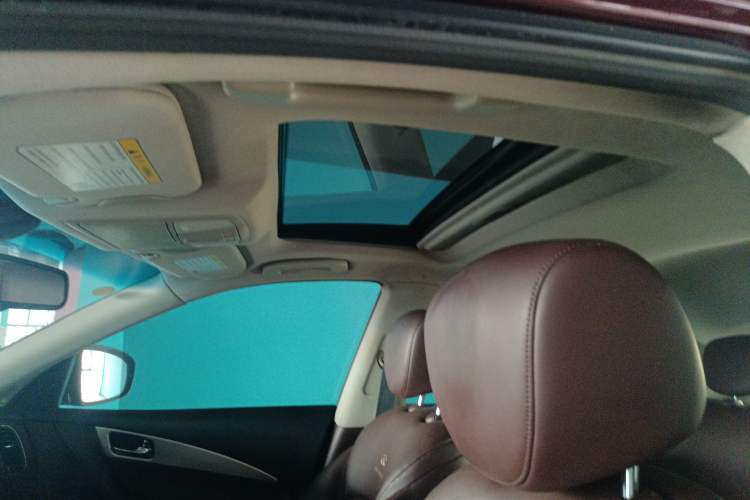 Used Infiniti QX50 2013 2.5L Two-Wheel-Drive Elegant Edition