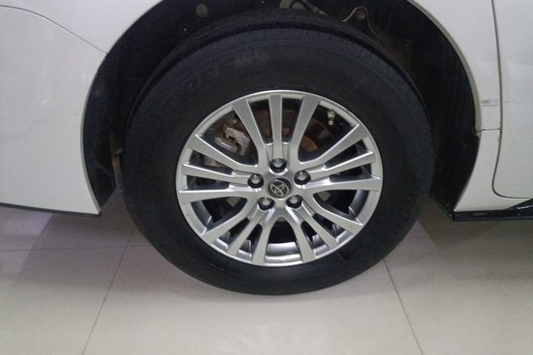 Used Toyota SIENNA 2021 2.5L Hybrid Luxury Edition Right Rear Wheel Hub