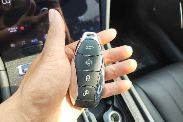 Used Hongqi H5 2024 2.0T Automatic Smart Connect Flagship Edition Interior 1