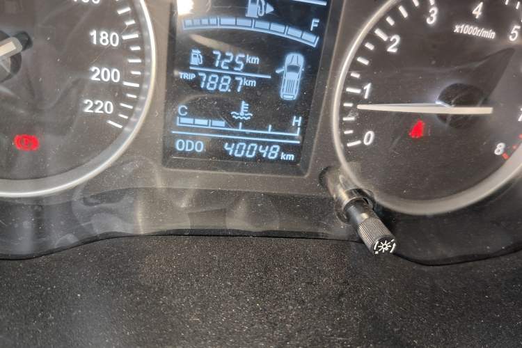 Used SWM X7 2020 2.0L Manual Comfort Version 7 Seats Odometer Close Up