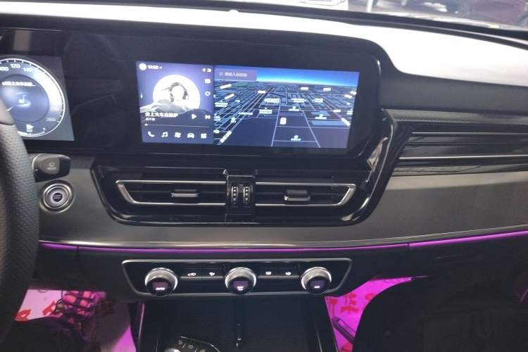 Used Hongqi HS5 2023 2.0T Four-Wheel Drive Flagship Pro Edition Audio And AC Panel