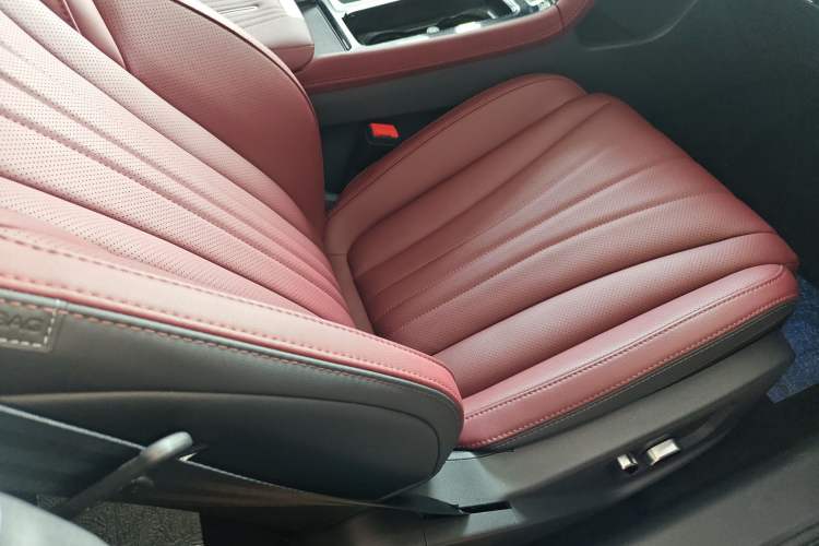 Used Hongqi H5 2025 1.5T DCT Qiyun 500 000th Unit Commemorative Edition Right Front Seat