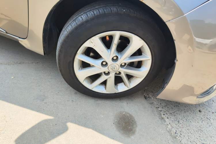 Used Toyota Corolla 2014 1.6L CVT GL-i Right Front Wheel Hub