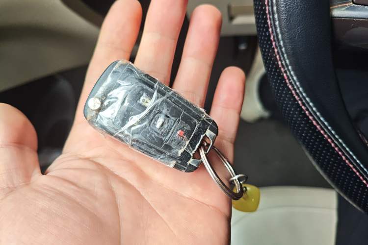 Used Buick Regal 2012 2.4L SIDI Elite Edition Vehicle Key