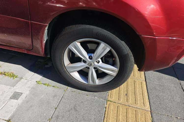 Used Renault Koleos 2010 2.5L Two-Wheel-Drive Luxury Version Right Front Wheel Hub