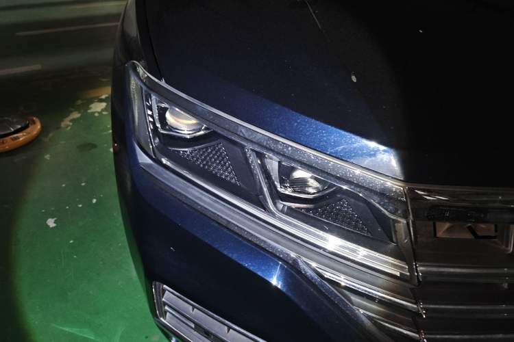 Used Volkswagen Touareg 2019 2.0TSI Ruiyi Edition China VI Standard Right Front Headlight