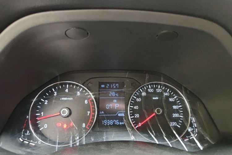 Used FAW Senya R7 2017 Revised Version 1.6L Automatic Luxury Edition Odometer Close Up