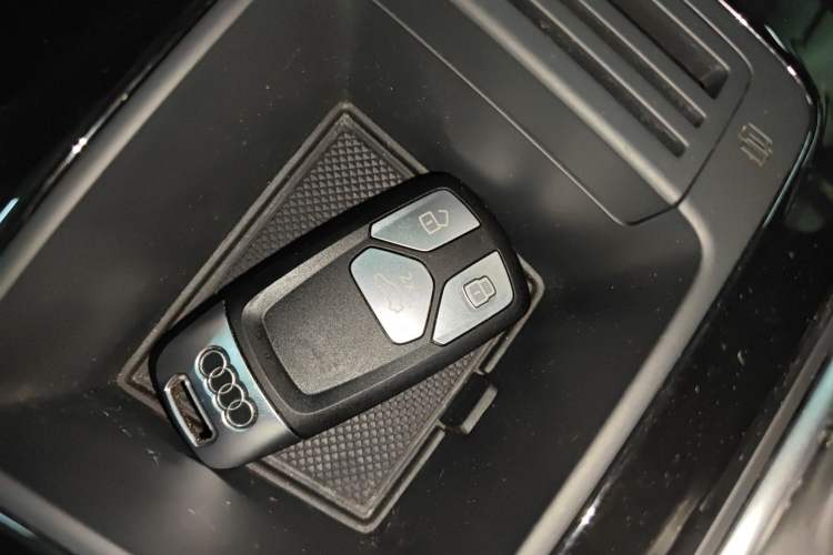 Used Audi A4L 2023 40 TFSI Luxury Dynamic Model Vehicle Key